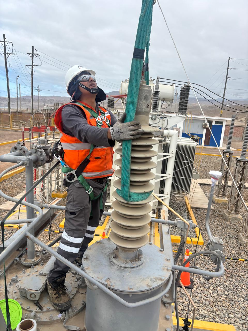 Montaje de transformadores de potencia y distribución